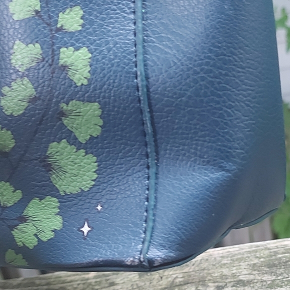 Loungefly Peter Pan & Tinkerbell pixie dust carryall - Picture 8 of 12